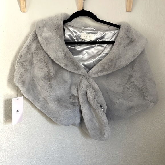BHLDN Jackets & Blazers - BHLDN light grey faux fur wrap